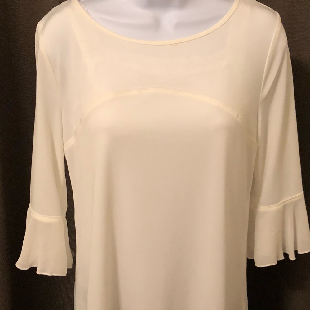 Anne Klein ivory blouse with ruffle sleeve. Small